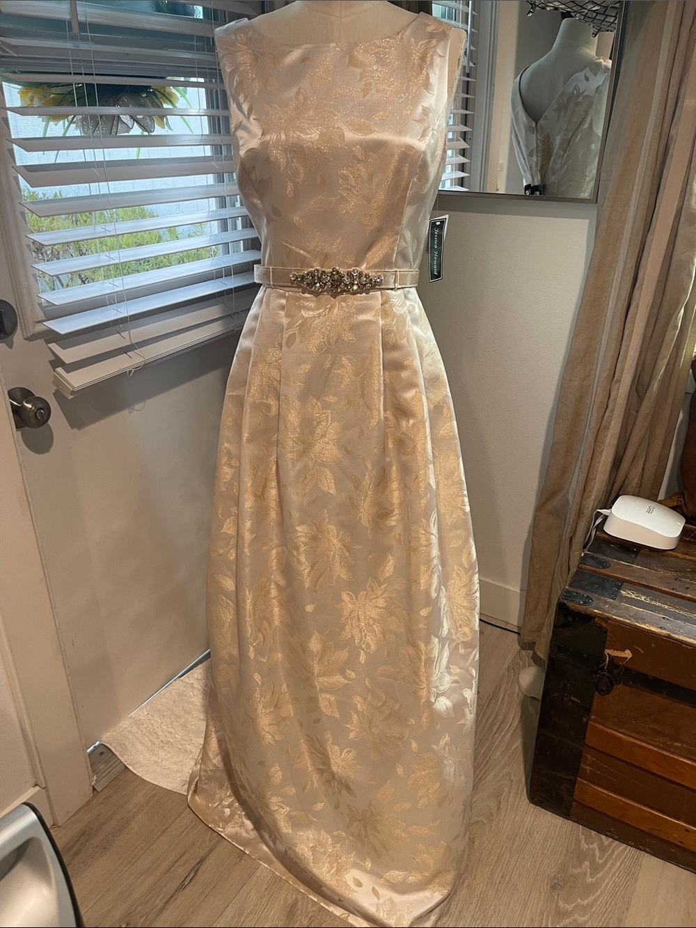 Gorgeous NWT Jessica Howard Ivory Floral Satin A-Line Gown with Jeweled Belt